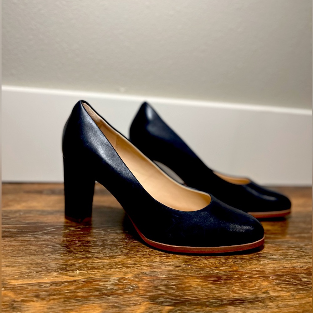 Clarks Round Toe Leather Block Heel Pump